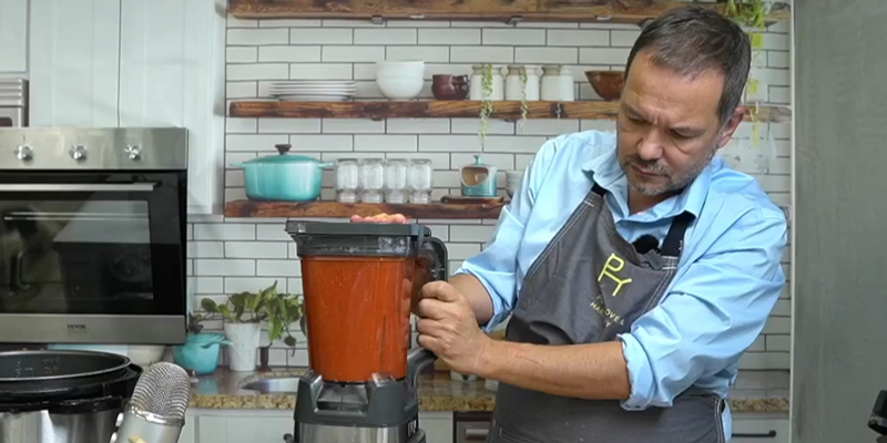 Blendiranje prebiotske kaše za pse u blenderu